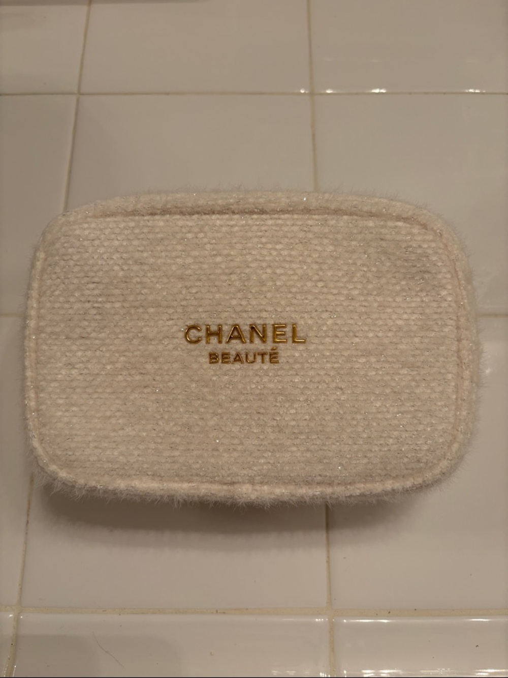 CHANEL Tweed Cream White Beauté Travel Cosmetic Case Pouch Bag - Brand New - Picture 2 of 6